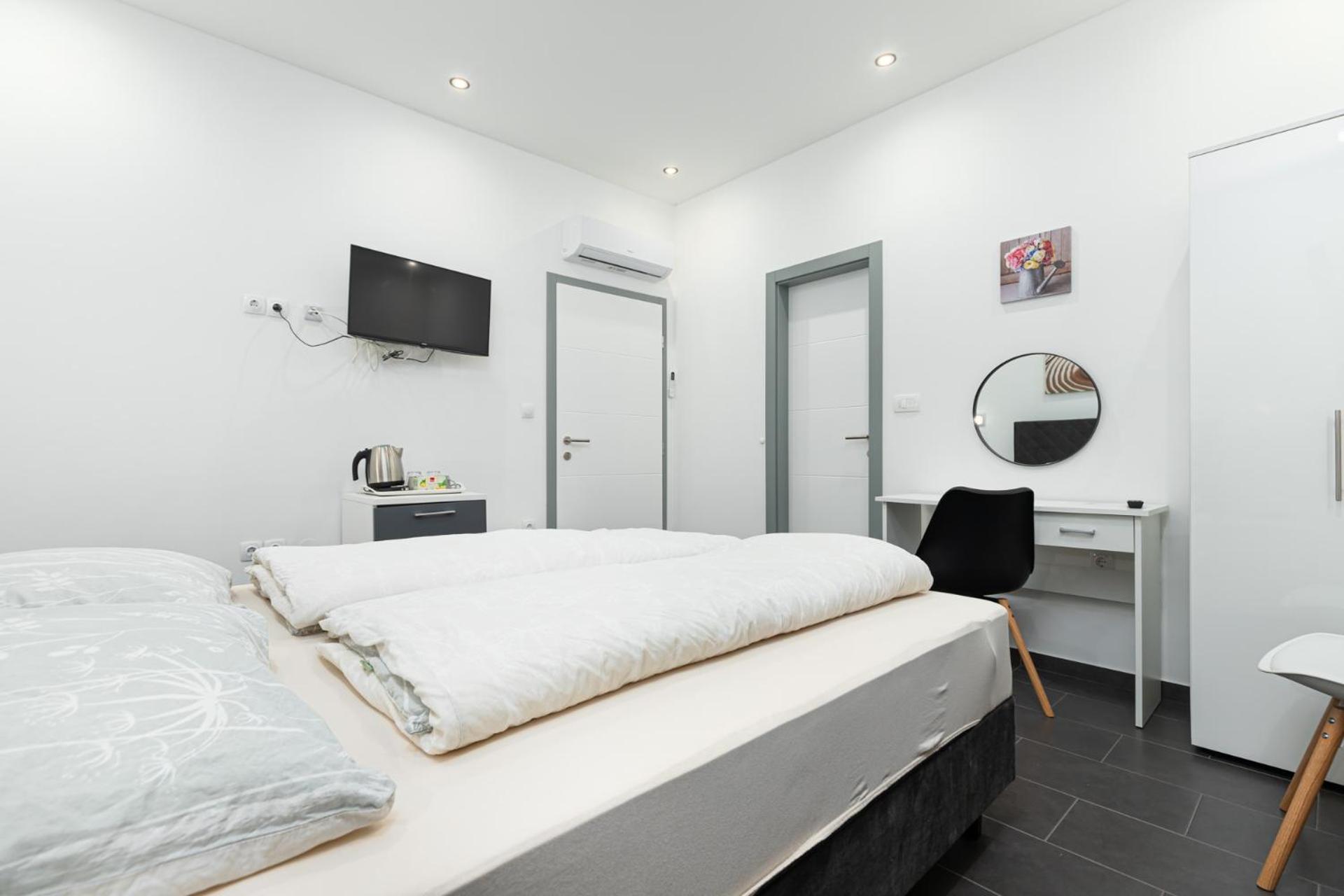 Rooms And Studio Flora Poreč Exteriör bild
